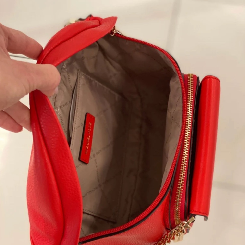 MICHAEL KORS Maisie Large Pebbled Leather 2-in-1 Sling Pack Bright Red NWT - Picture 5 of 7